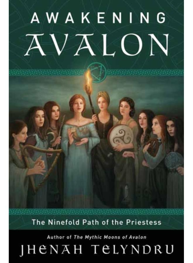 The Ninefold Way of Avalon : Walking the Path of the Priestess 