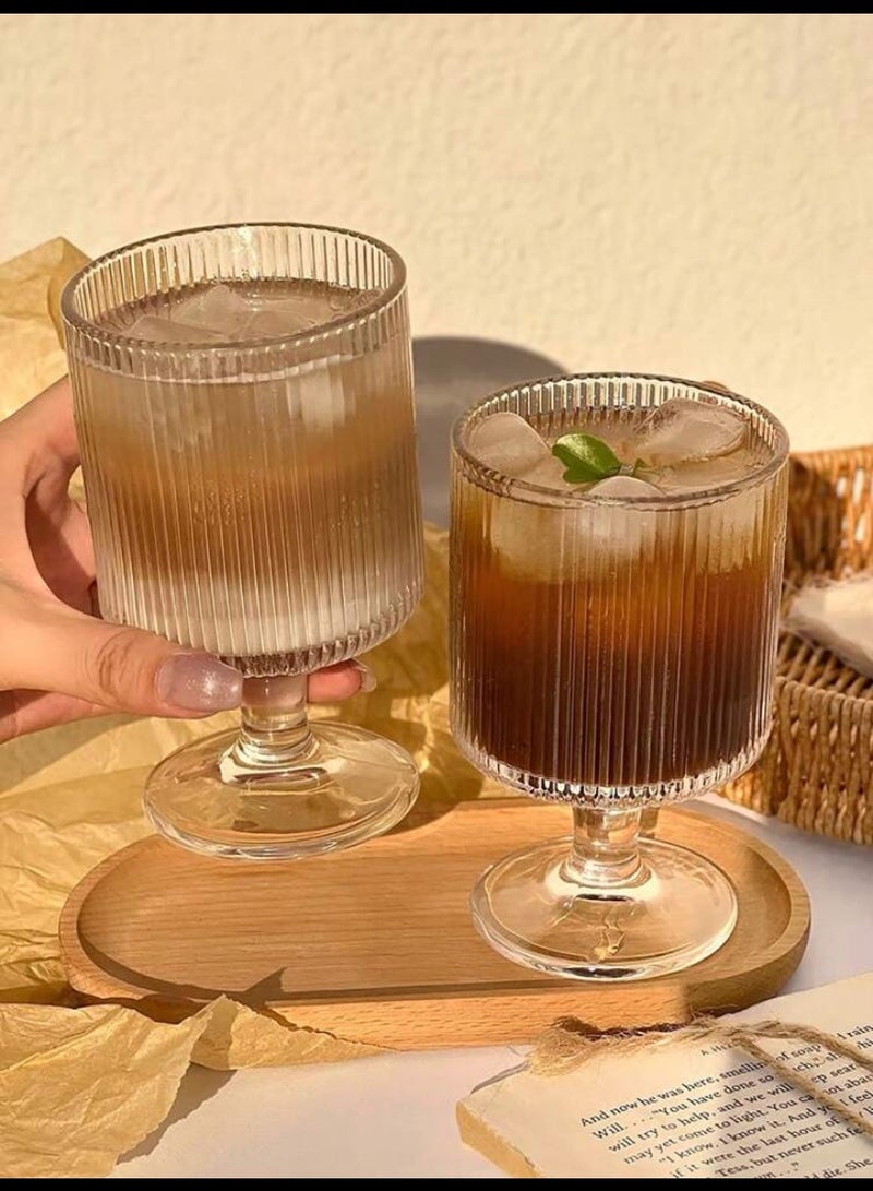 Set of juice glasses with a base - Image 1
