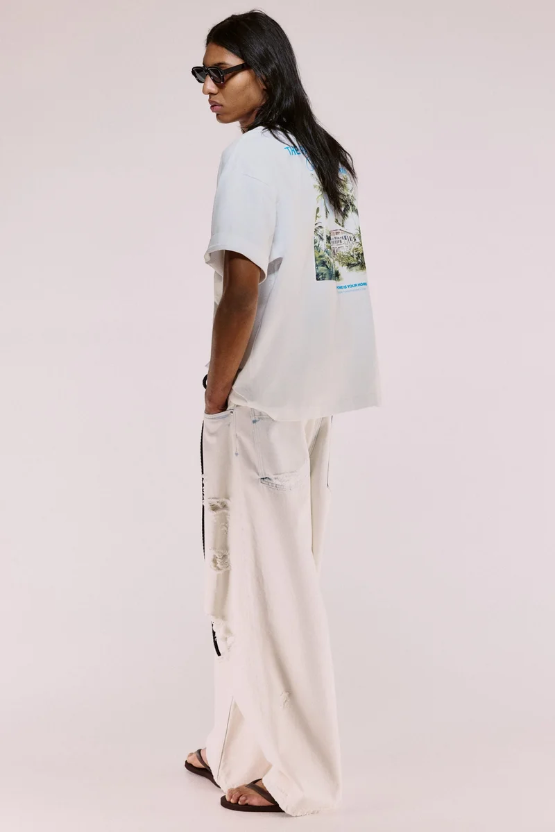 اتش اند ام تي-شيرت بقصة فضفاضة وطبعة مميزة