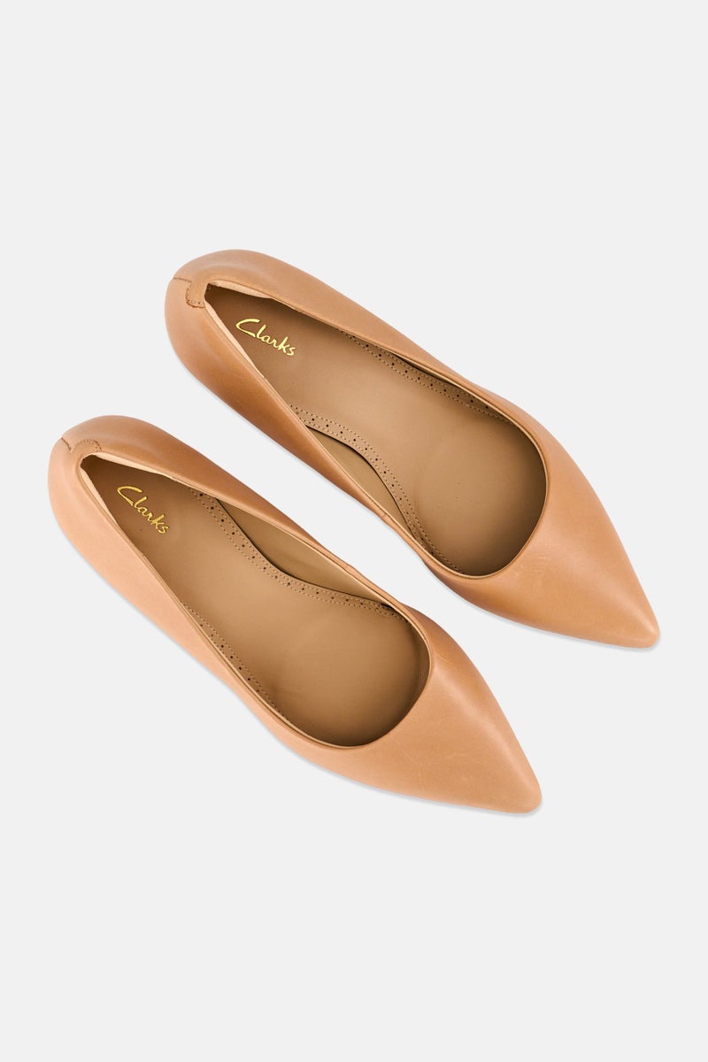 clarks Women Standard Fit Violet Rae Pumps, Tan  - Image 4