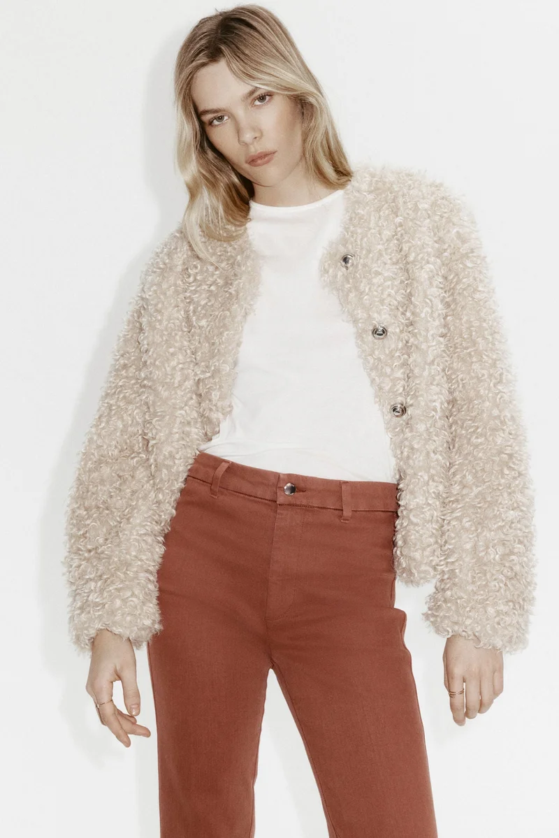 اتش اند ام جينز بقصة حافة واسعة وخصر عالي