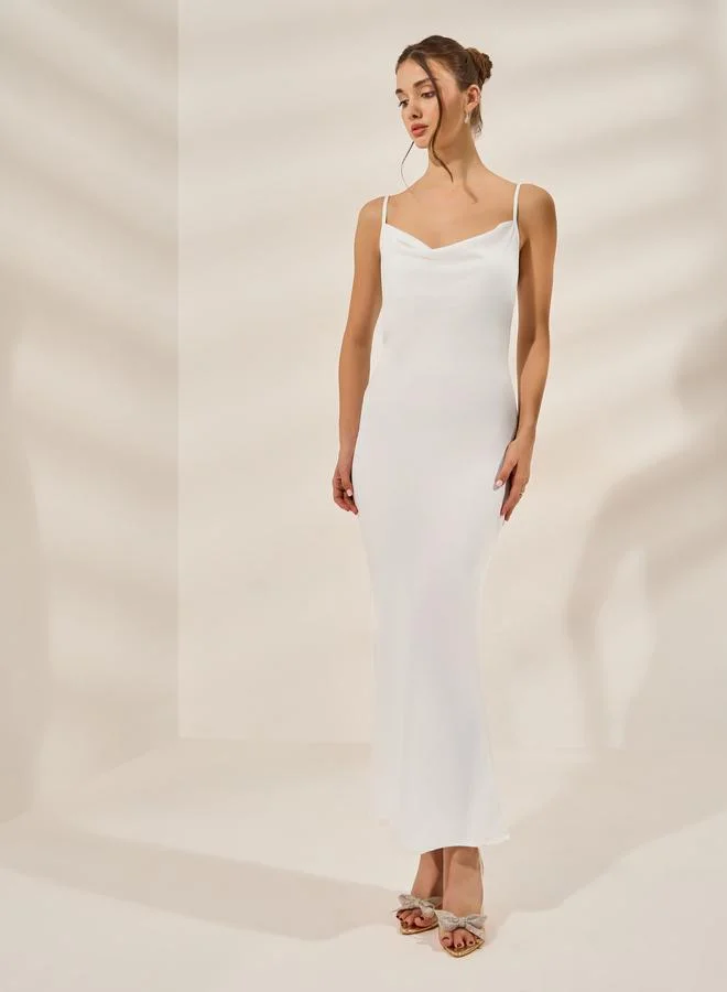 ستايلي مجموعة من كيب منمق بالترتر مع فستان طويل ساتان للنساء