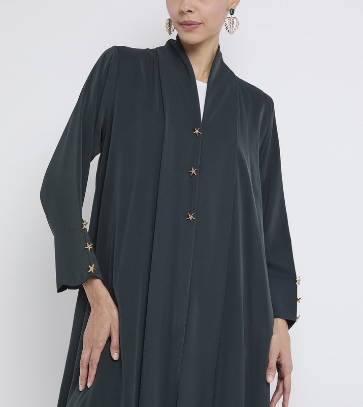 ROZA Elegant Pleated Abaya with Star Brooch - Image 3