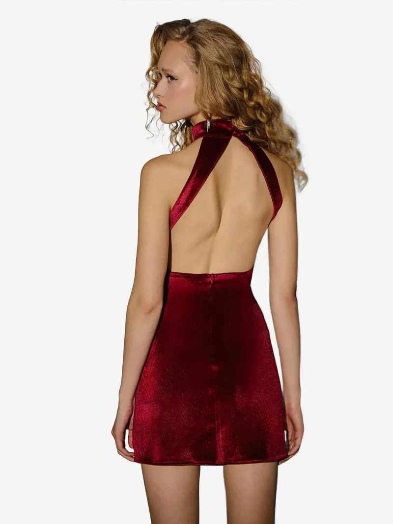 زوبعة فستان قصير ضيق من المخمل بياقة هالتر
