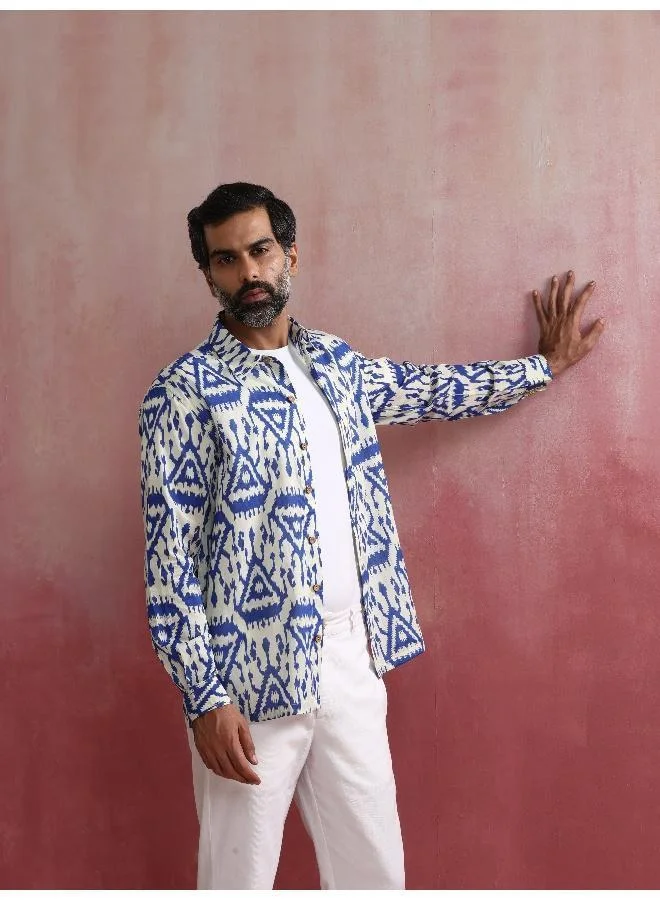 ترو برونز Men's Blue Ikat Print Cambric Shirt