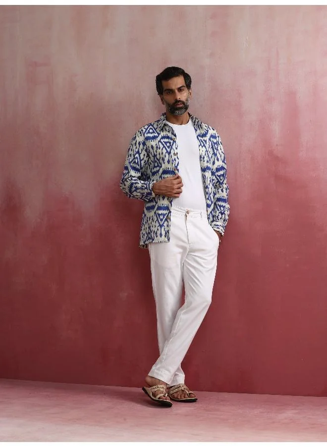 ترو برونز Men's Blue Ikat Print Cambric Shirt