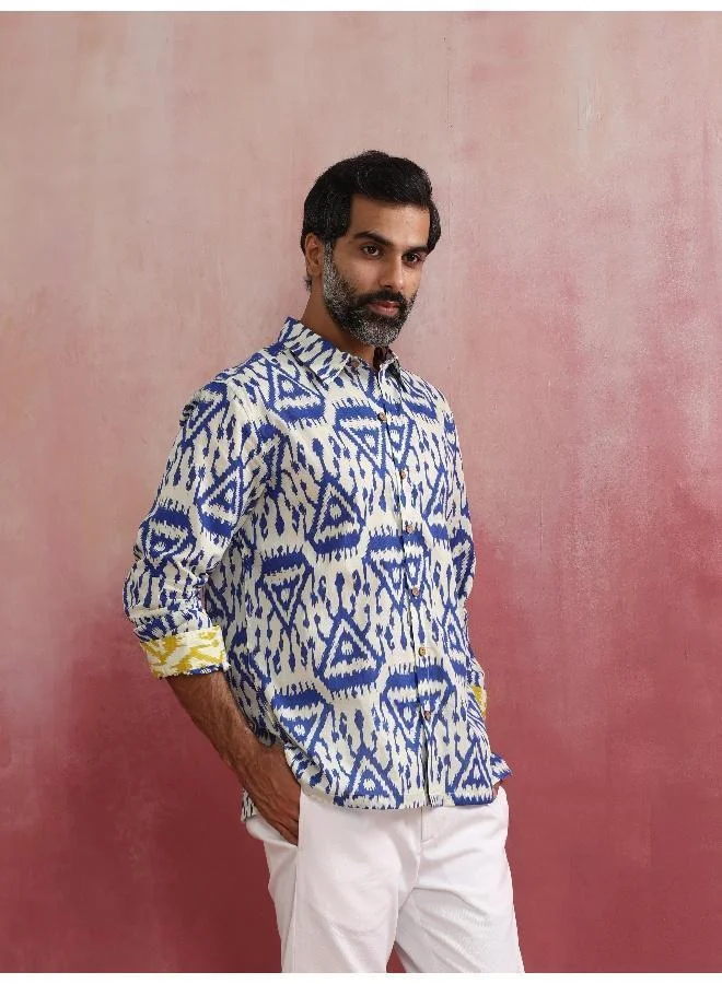 ترو برونز Men's Blue Ikat Print Cambric Shirt