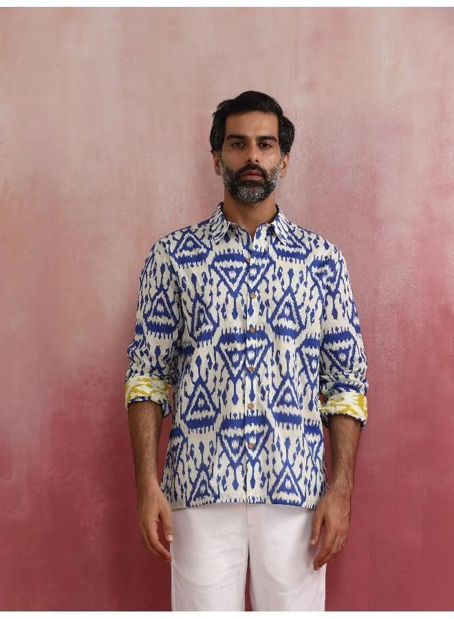 ترو برونز Men's Blue Ikat Print Cambric Shirt