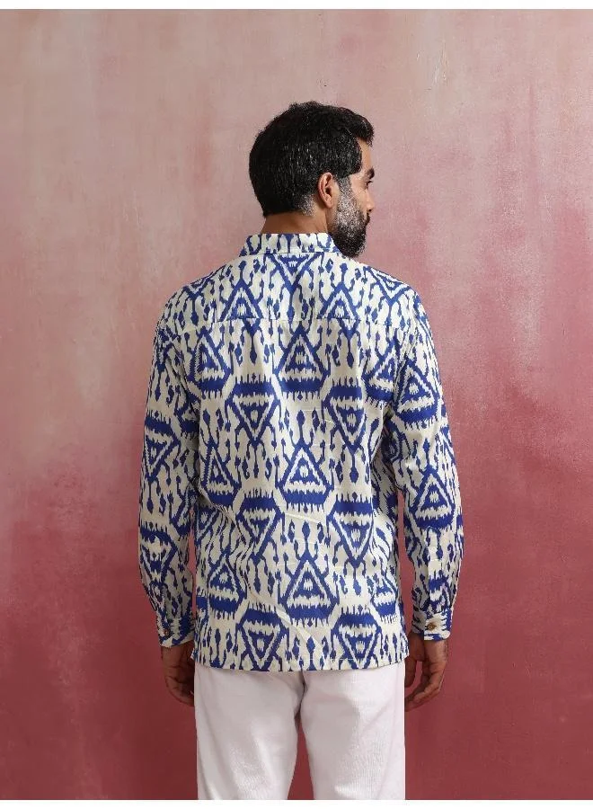 ترو برونز Men's Blue Ikat Print Cambric Shirt