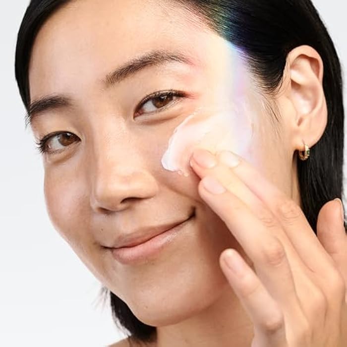 Clinique Even Better Clinical Brightening Moisturizer With Salicylic Acid, Glucosamine + Vitamin C | Hydrating + Dark Spot Reducing - Image 5