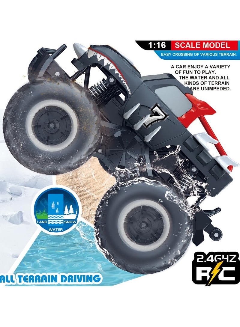 Taizz Ventures سيارة بيك أب وحش RC مقاومة للماء 1:16 - سيارة تحكم عن بعد 4WD برمائية، ألعاب سيارات خارج الطريق، سرعة عالية، مضادة للصدمات، قابلة لإعادة الشحن، هدية مركبة لجميع التضاريس للأطفال من عمر 6-12 سنة - سوداء - Image 4