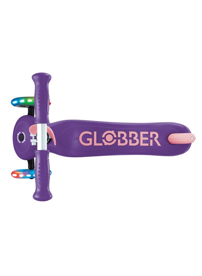 GLOBBER سكوتر جلوبر بريمو القابل للطي بلس مع أضواء 3 عجلات باللون الأرجواني الداكن - Image 2