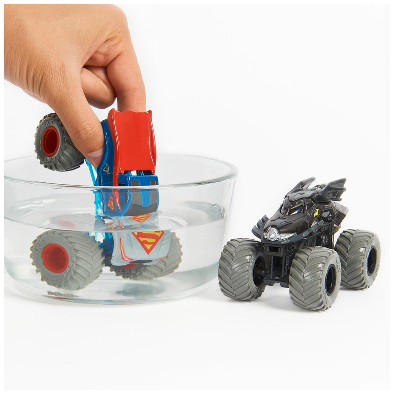 Monster Jam, Official Batman Vs. Superman Color-Changing Die-Cast Monster Trucks, 1:64 Scale - Image 3