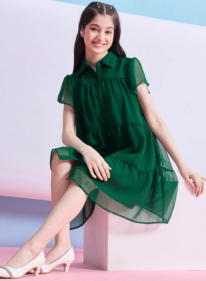 ستايلو بج فستان قصير بطبقات وأزرار