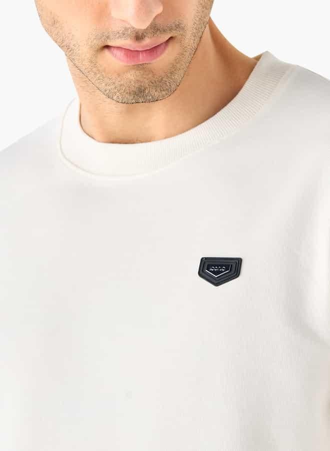 ايكونيك تيشيرت مزين بياقة ضيقة وأكمام قصيرة من آيكونيك - Image 4