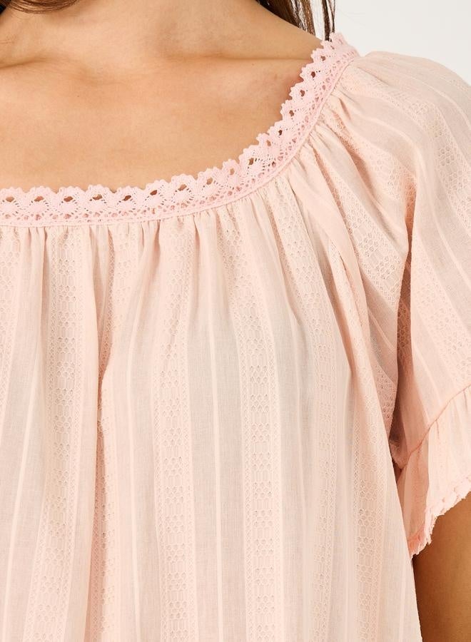 ستايلي قميص نوم قطن بنقشة مخططة وجاكار مع أكمام مكشكشة مزينة بالدانتيل - Image 3