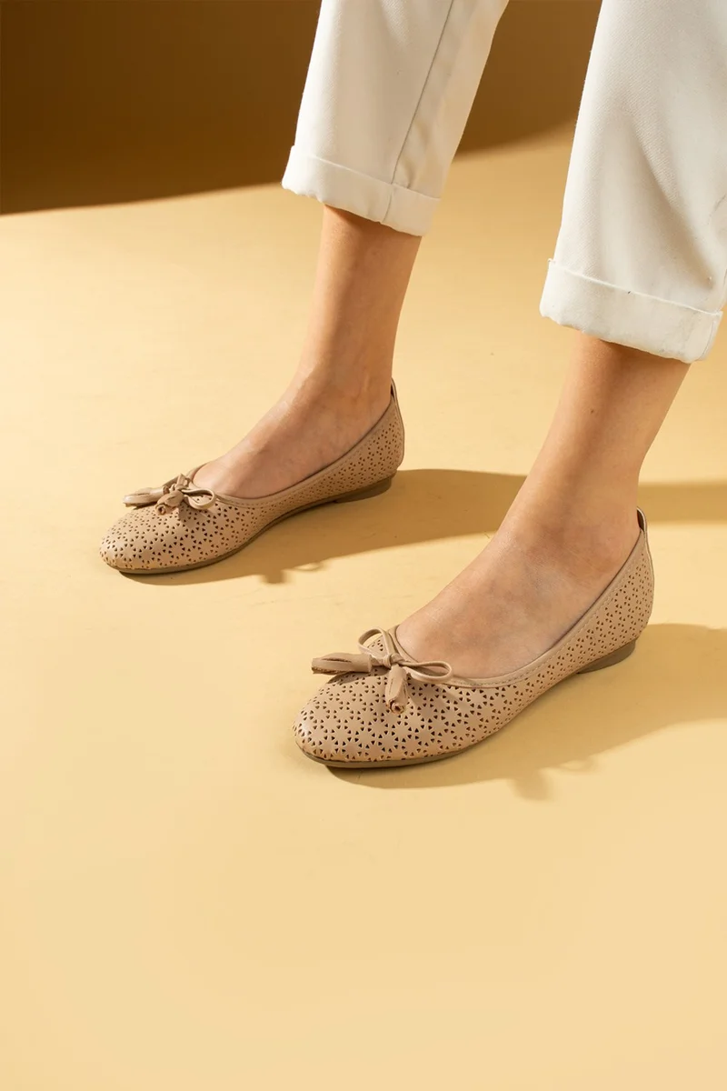 Pembe Potin Pink Women's Flats with Laser Cut Bow and Ballerinas 43-53-24