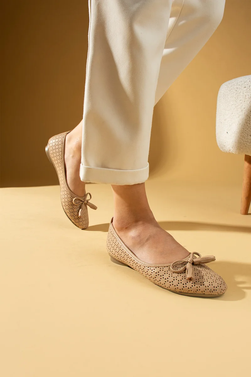 Pembe Potin Pink Women's Flats with Laser Cut Bow and Ballerinas 43-53-24
