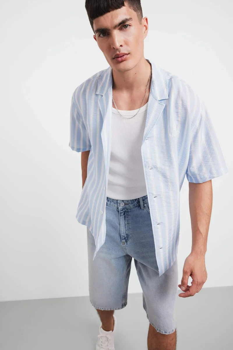 ديفاكتو Relax Fit Apache Neck Printed Woven Short Sleeve Shirt