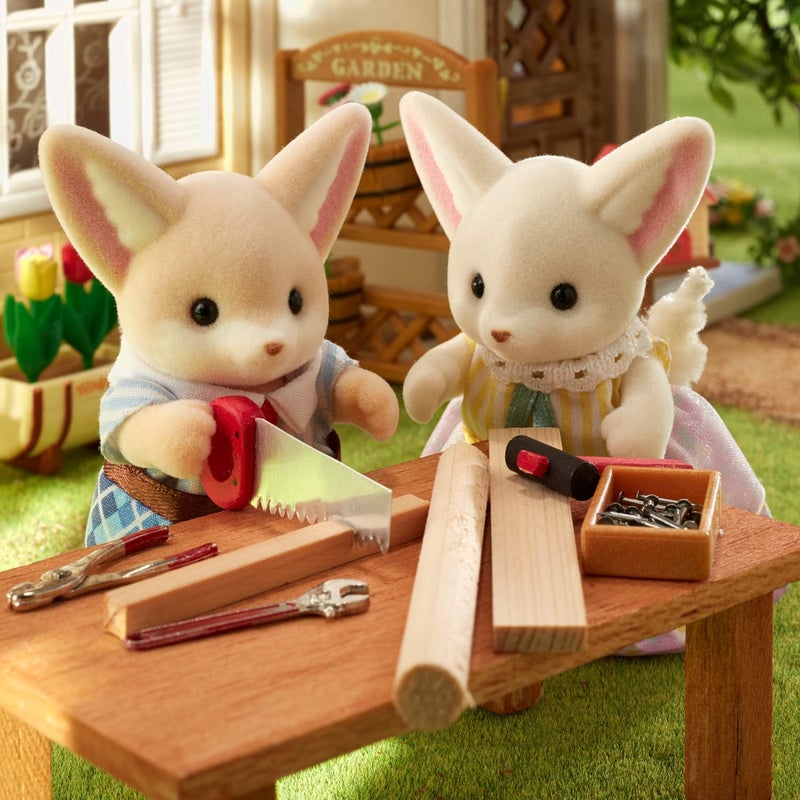 Calico Critters عائلة ثعلب الفنك من كاليكو كريترز - مجموعة من 4 تماثيل قابلة للجمع للأطفال من عمر 3 سنوات فما فوق - Image 3