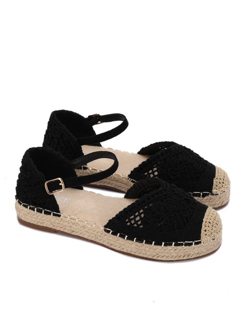 صندل نسائي كاجوال بكعب فلات وحياكة يدوية – تصميم أنيق و نعل مريح