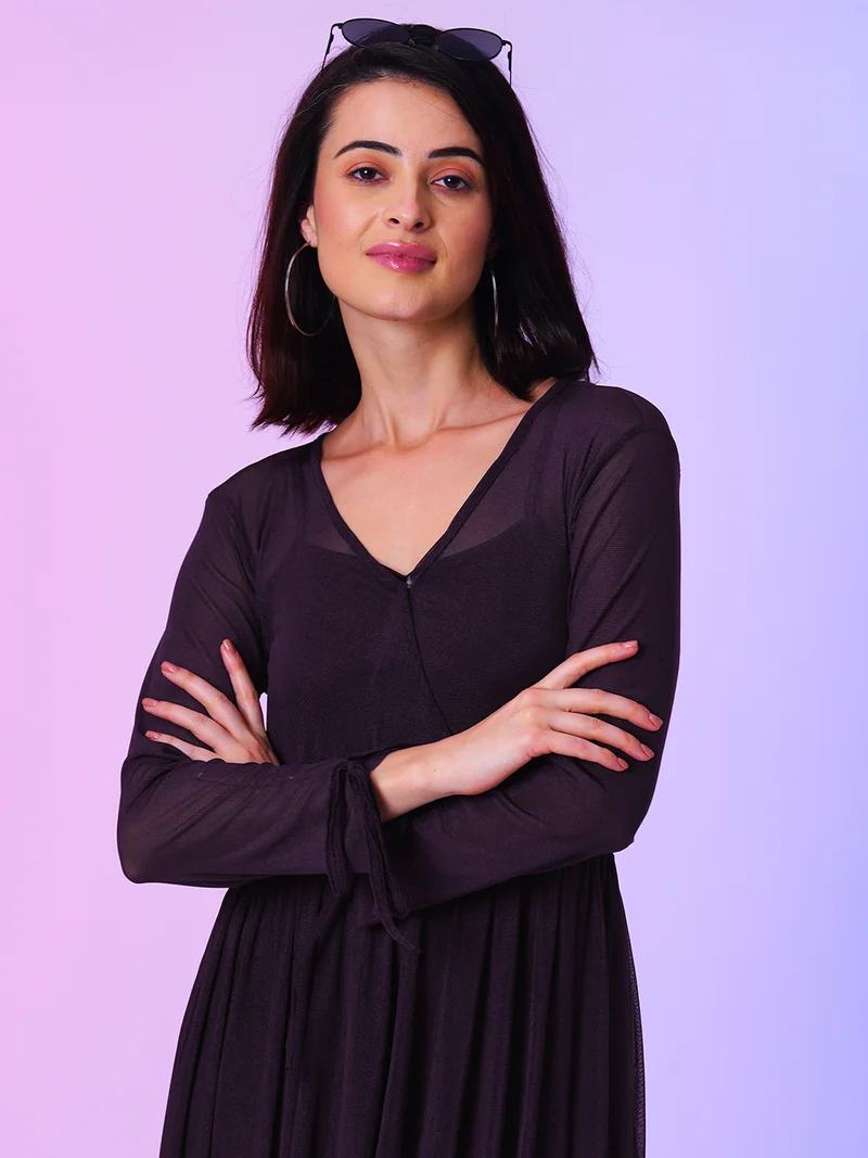 جلو باص Women Purple V-Neck Gathered Net Fit & Flare Front Wrap Dress With Inner