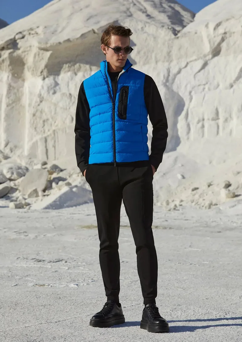 رامسي سترة زرقاء عادية بياقة عالية، منسوجة، منفوخة