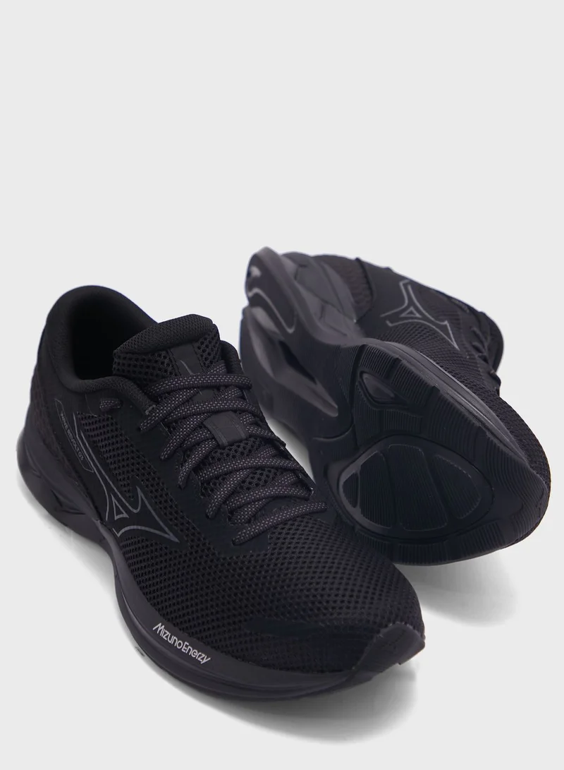Mizuno Wave Revolt 3