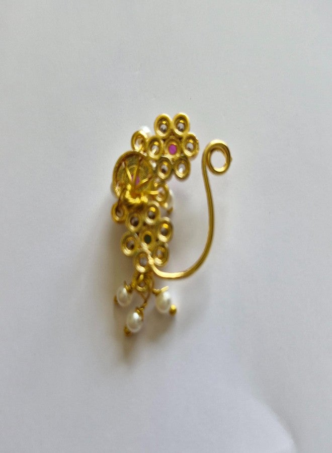 خاتم أنف تقليدي من ولاية ماهاراشترا، من تصميم آيكو، مطلي بالذهب، مرصع باللؤلؤ والأحجار الحمراء والخضراء، بقاعدة نحاسية، مناسب للعرائس والفتيات. - Image 4