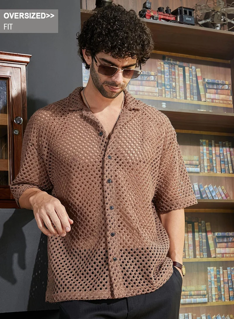 كامبوس سوترا قميص كامبوس سوترا رجالي بني جملي مفتوح محبوك بتصميم منتجع كبير الحجم للملابس الكاجوال بياقة كوبية وأكمام قصيرة عادية وإغلاق بأزرار