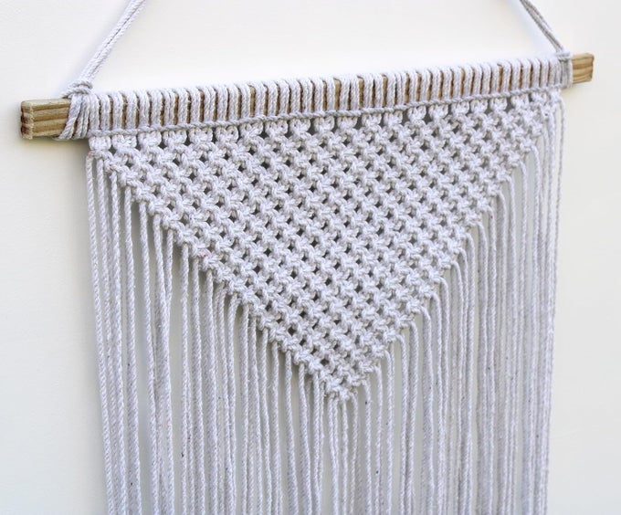 MACRAME DESIGN WHITE COLOUR PHOTO ORGANAIZER WALL DCOR HOME DCOR WALL HANGING WITH COLOURFULL WOODEN CLIPS
