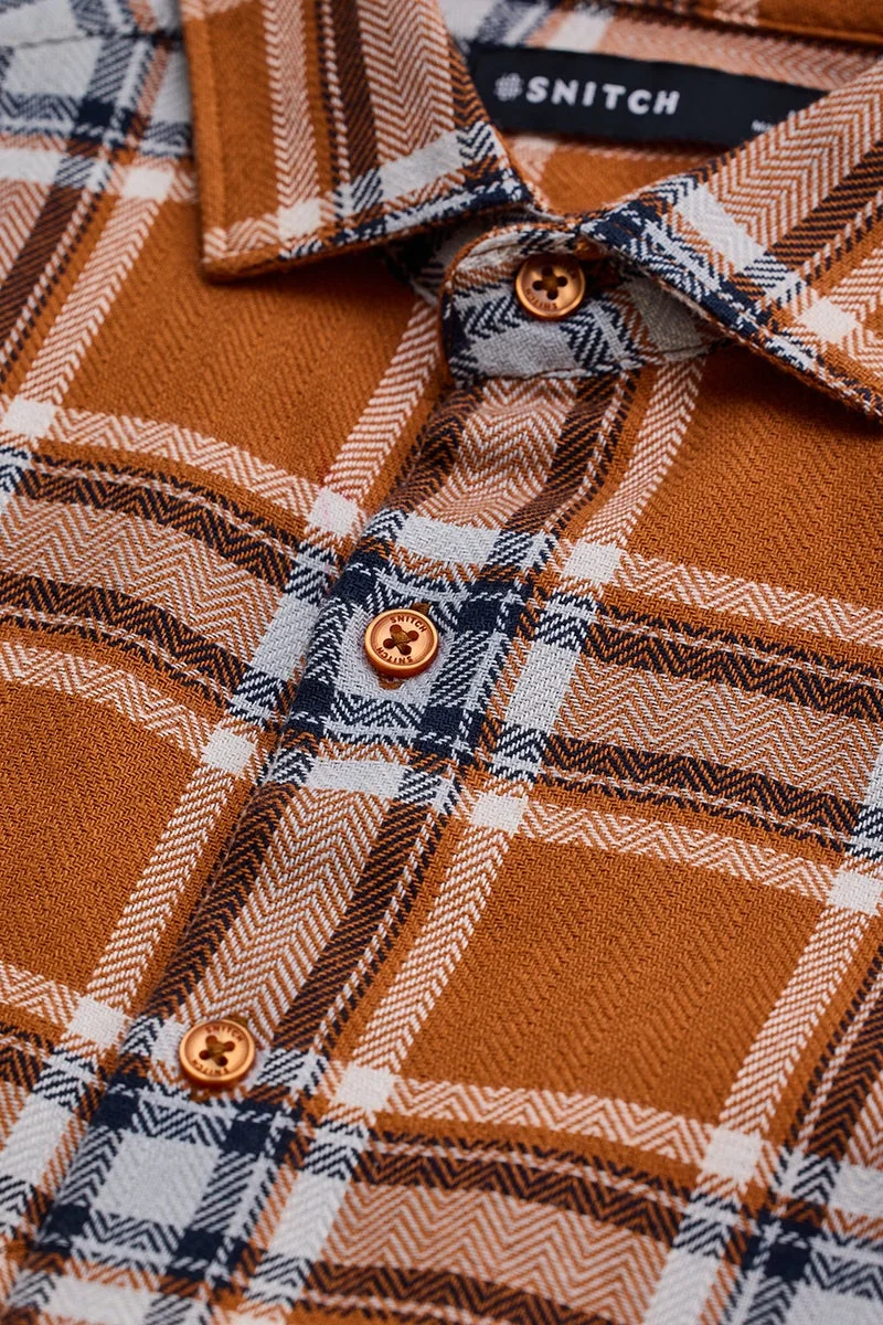 سنيتش قميص رجالي بقصة ضيقة بنقشة مربعات برتقالية