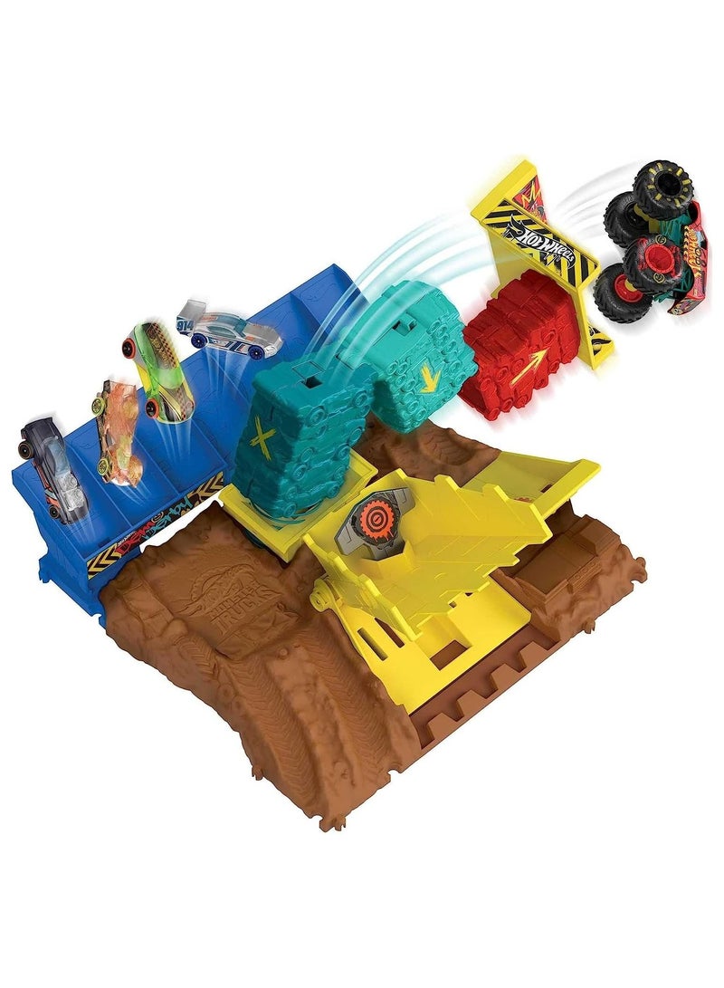 Hot Wheels Monster Trucks Arena Smashers Demo Derby Car Jump Challenge Connectable Set with 1:64 Scale Demo Derby and 2 Crushable Car  - Image 4