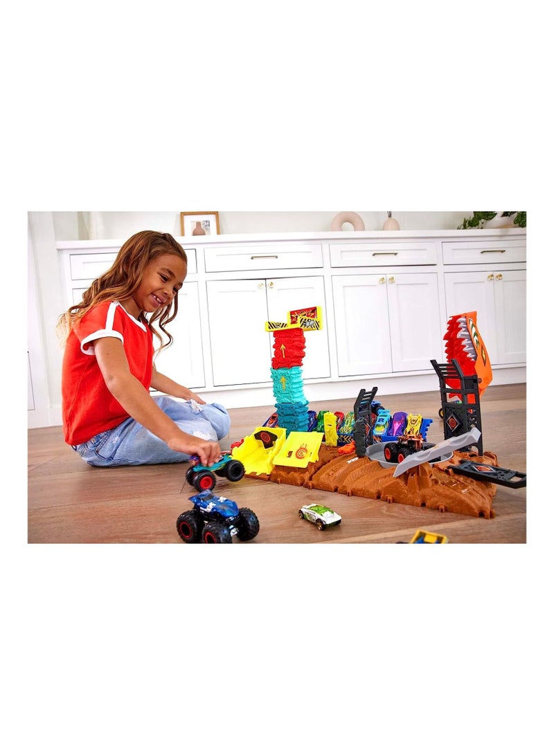 Hot Wheels Monster Trucks Arena Smashers Demo Derby Car Jump Challenge Connectable Set with 1:64 Scale Demo Derby and 2 Crushable Car  - Image 2