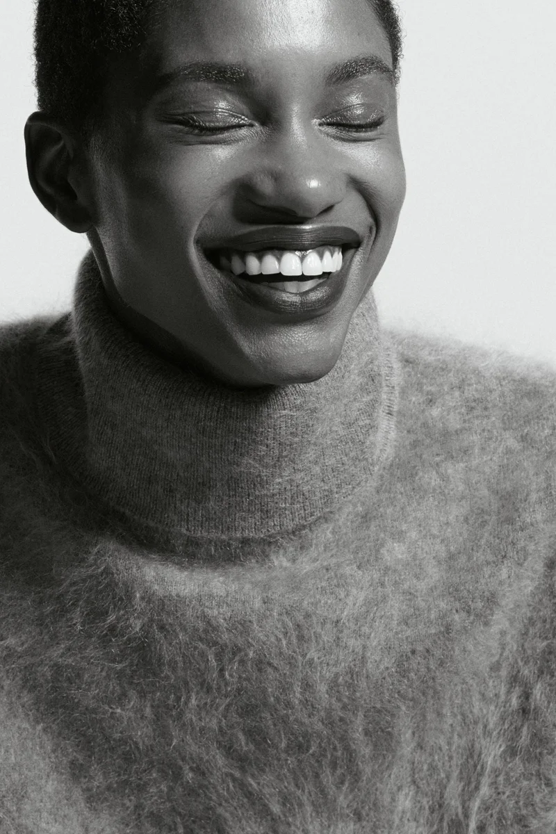 اتش اند ام بلوزة بياقة بولو من الكشمير الناعم