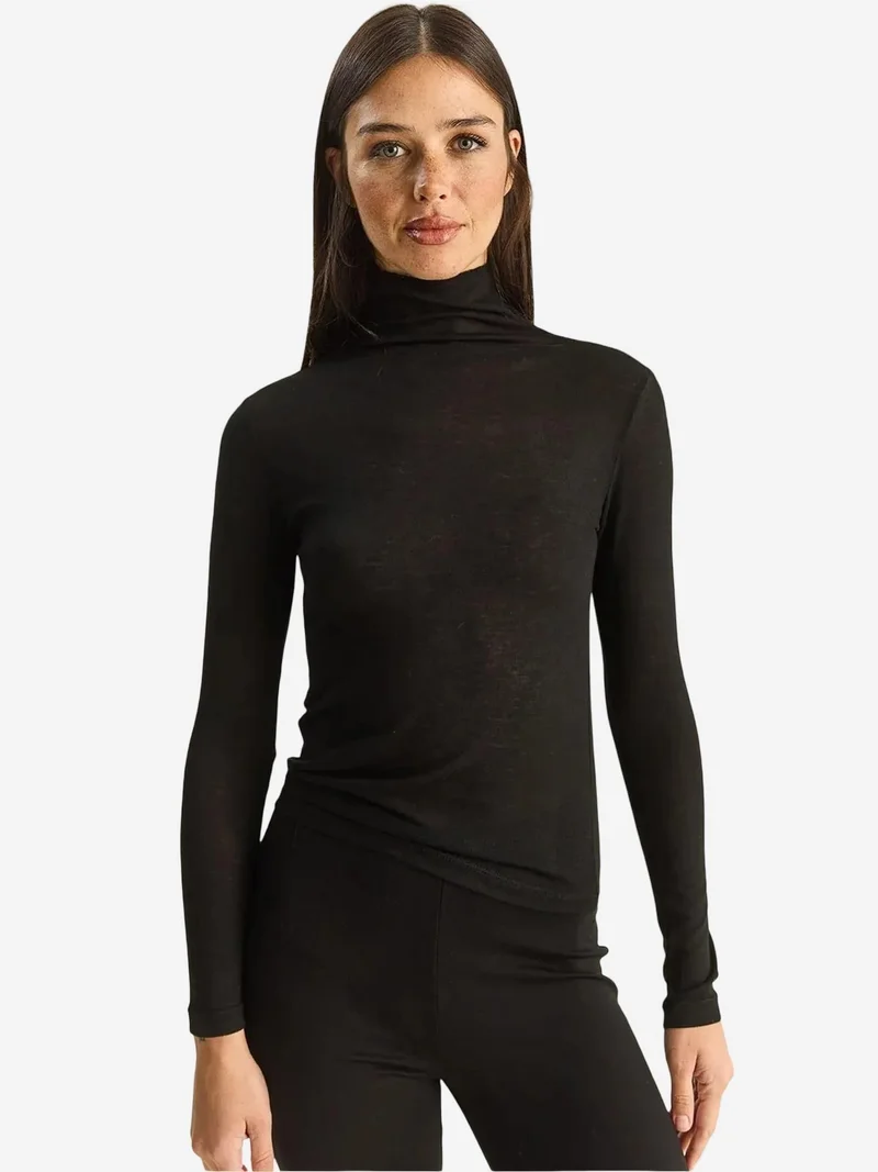 بيانكو لوتشي LUCCI Fitted Long Sleeve Turtleneck Blouse