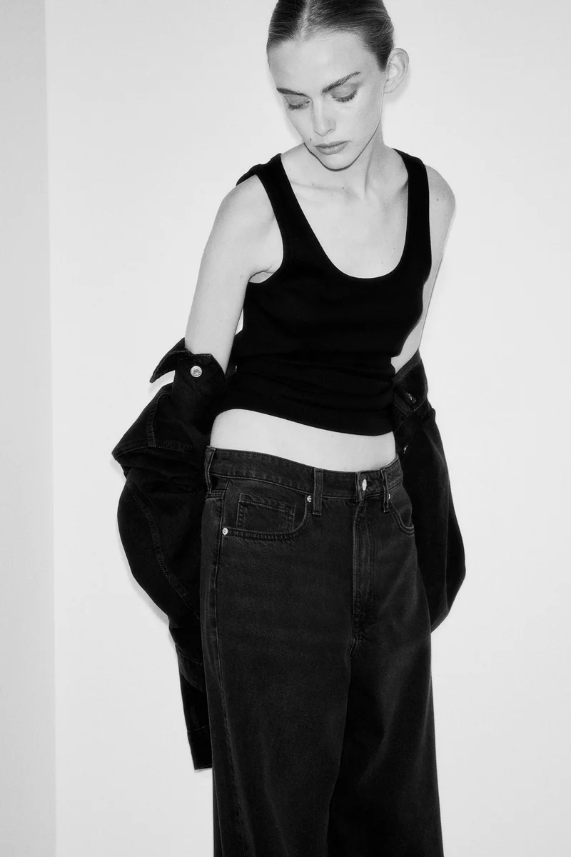 اتش اند ام جينز بخصر عالي وعريض من خامة خفيفة