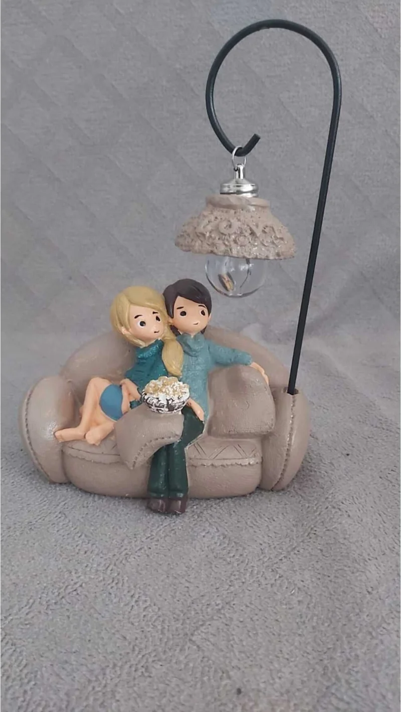 توزلو بازار Dusty Sunday Gift for Lover Sweet Lovers Sitting on the Couch Illuminated Figurine Decor Home Living