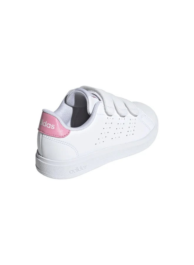 adidas أحذية رياضية للأطفال بيضاء   .