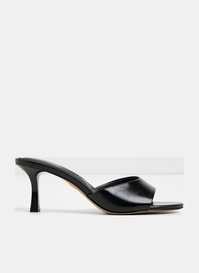 الدو صنادل بكعب أنابيراين