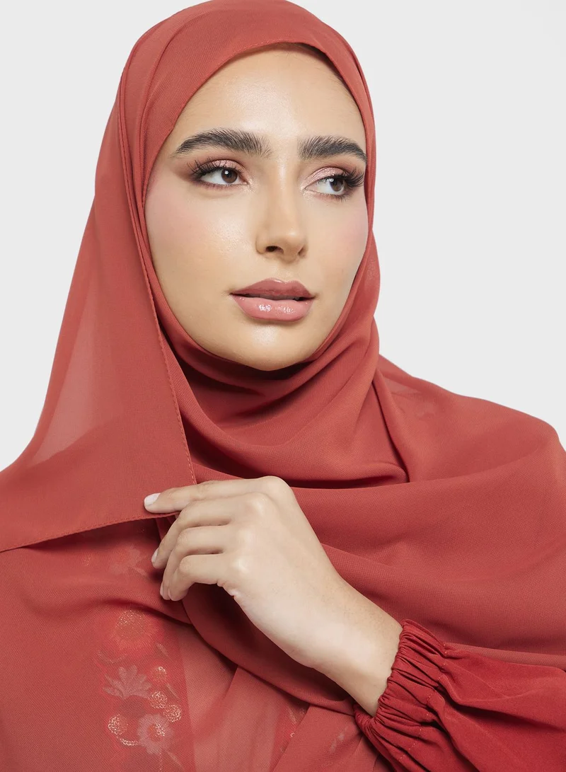 خزانة عباية مطرزة