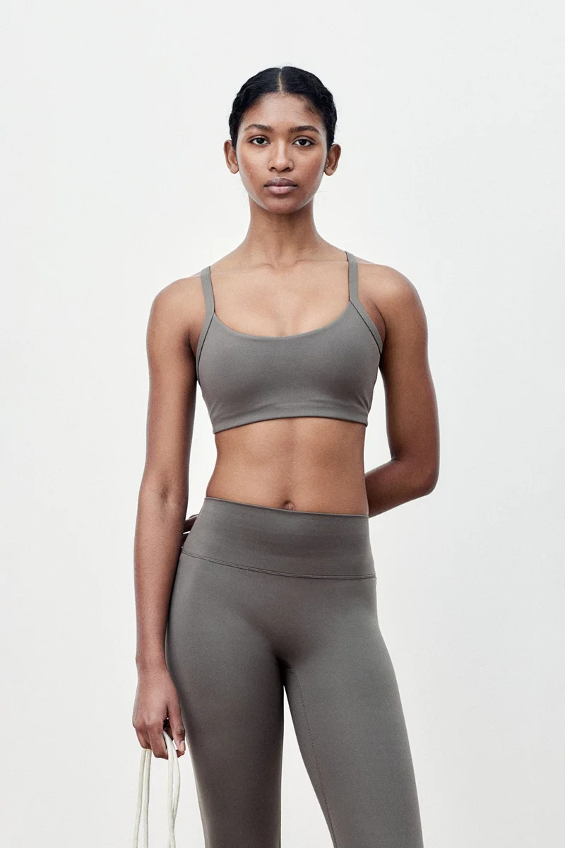 اتش اند ام Medium Support Sports bra in SoftMove