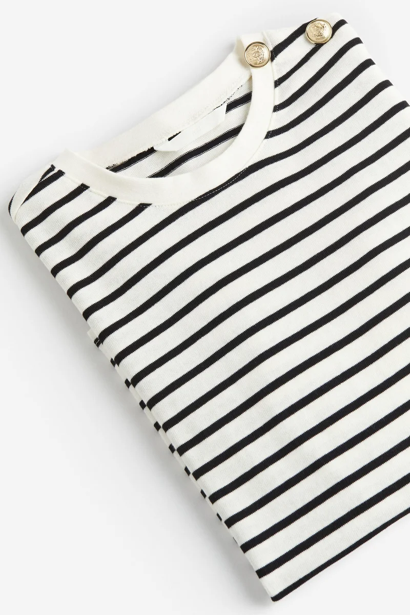 اتش اند ام بلوزة بتفاصيل أزرار