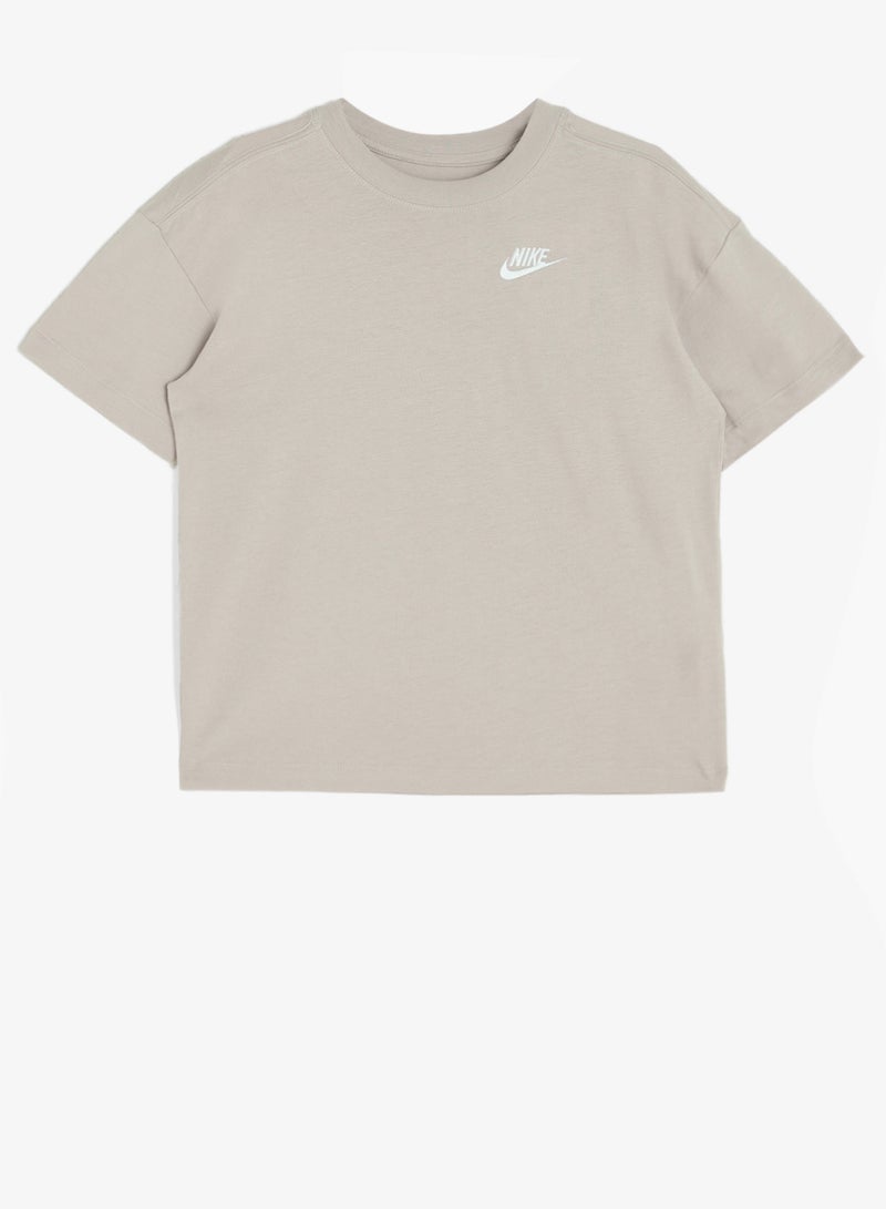 Nike Youth Nsw Older Futura Logo T-Shirt - Image 1