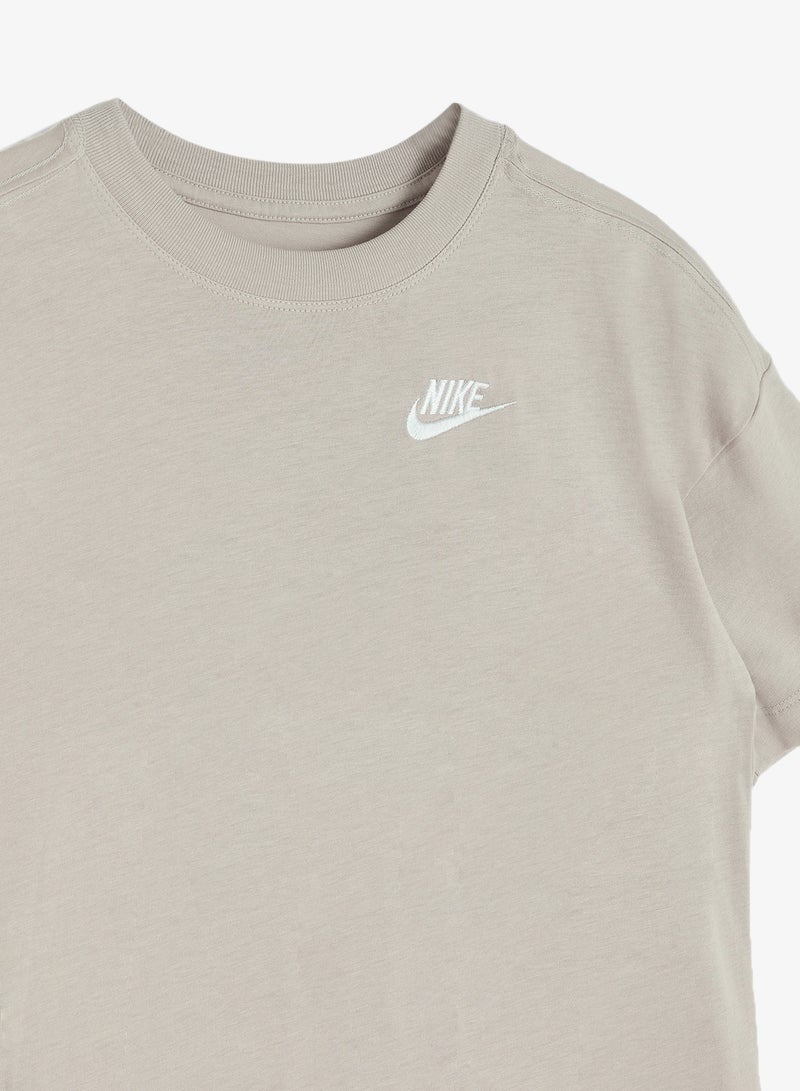 Nike Youth Nsw Older Futura Logo T-Shirt - Image 3