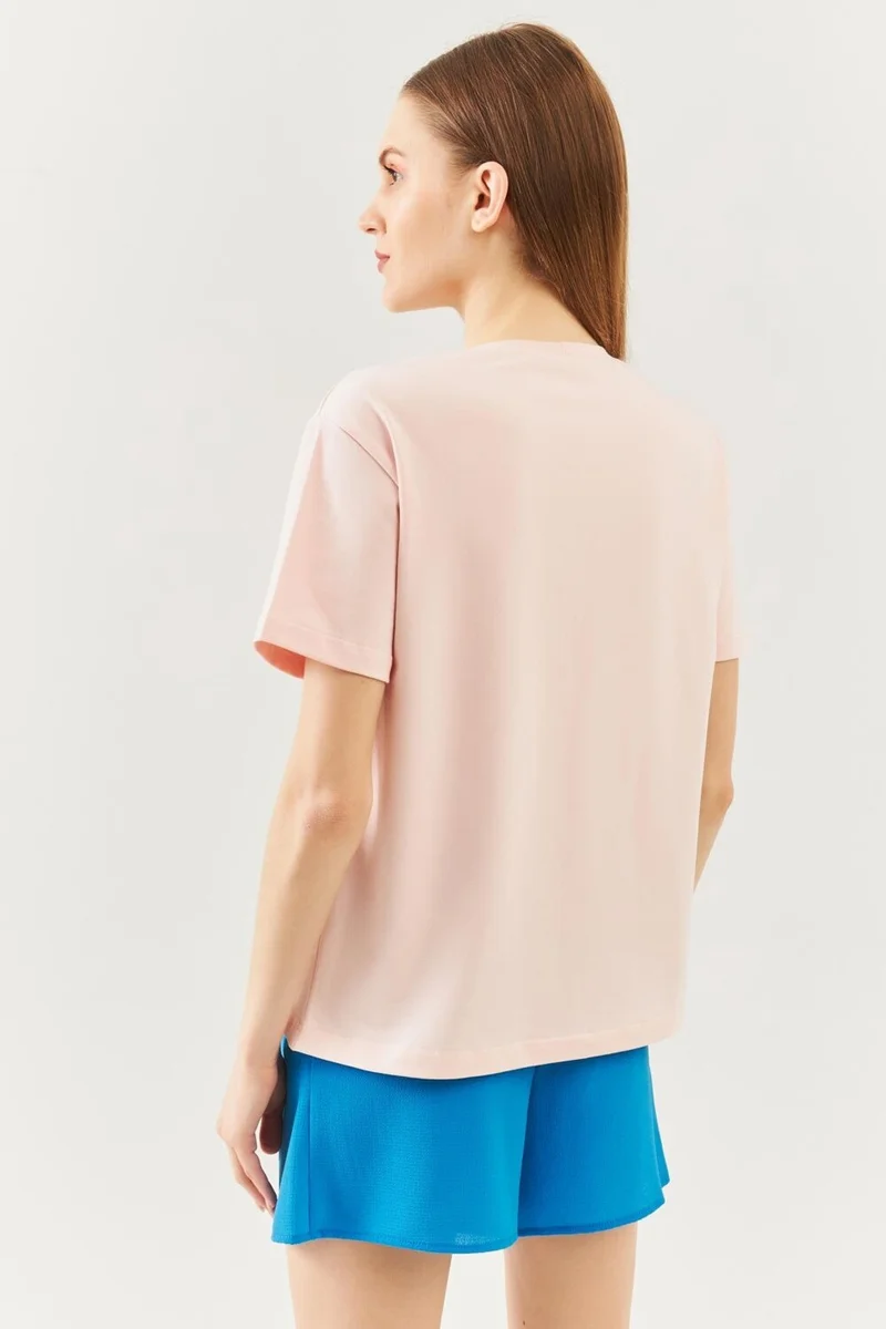 بوتيكجيز Pudra Oversize Rahat Pamuklu Penye Bisiklet Yaka Kısa Kol Basic T-Shirt