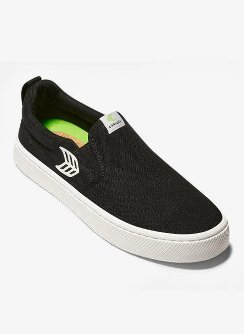 Cariuma SLIP-ON Black Canvas Off-White Logo