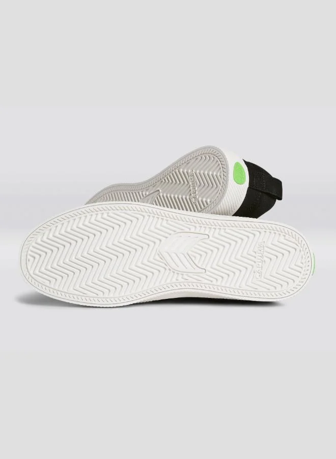 Cariuma SLIP-ON Black Canvas Off-White Logo
