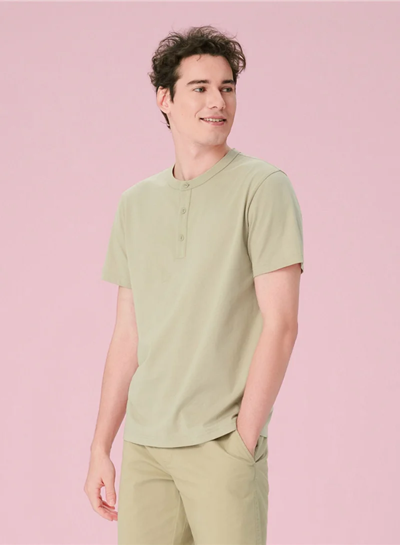GIORDANO  Men’s Slim Henley Short-Sleeve Button Front Tee for Men | Best Price UAE