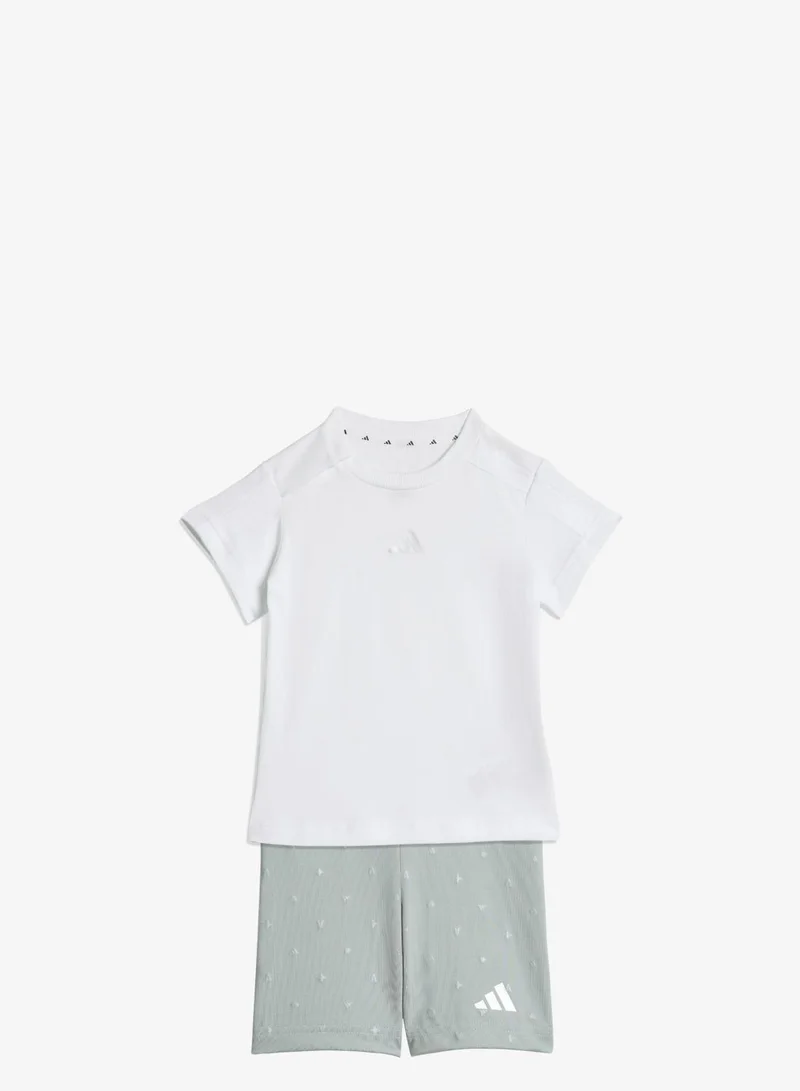 اديداس طقم موسمي بقصة ضيقة وتفاصيل لامعة